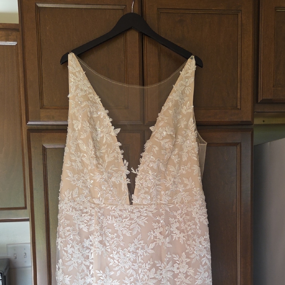 BECCA Cream Floral Lace Wedding Dress